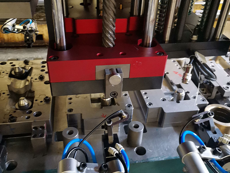 傳送模模內攻牙機